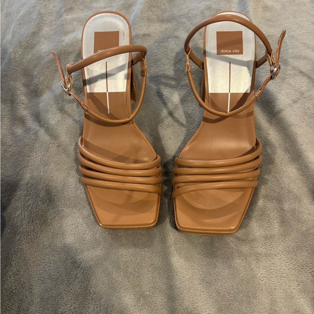 Dolce Vita Avery Platform Sandal